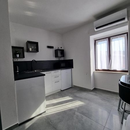 Apartments And Room Vela Senj  Exterior photo