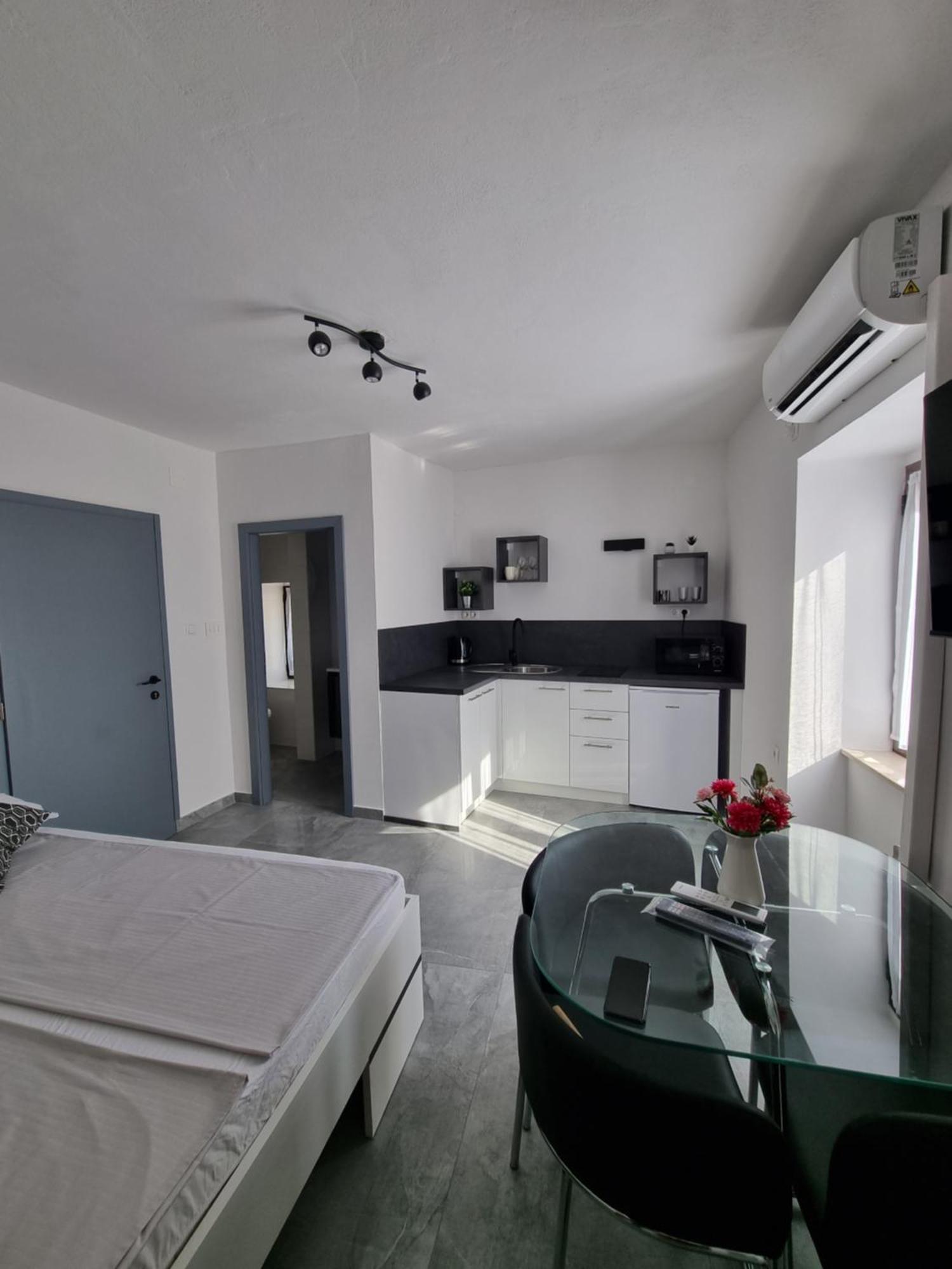 Apartments And Room Vela Senj  Room photo